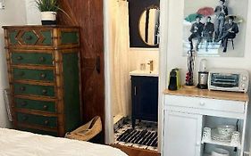 Adorable 1 Bedroom Cottage